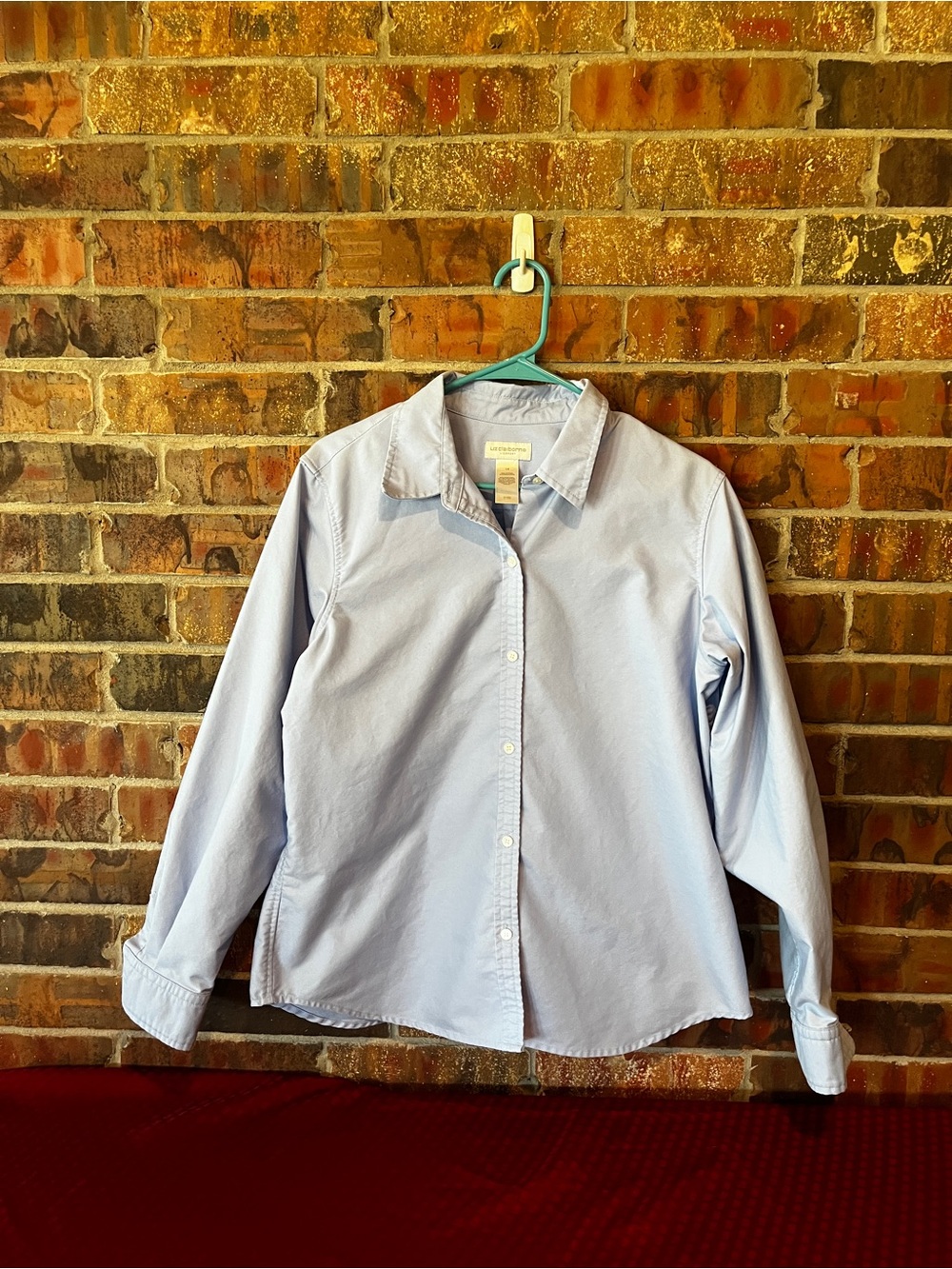Liz Claiborne Women’s light blue long-sleeve collared button-down blouse Sz:14